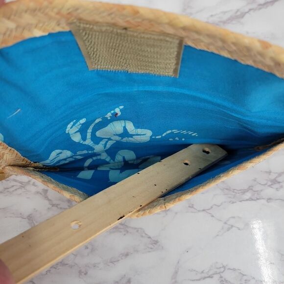 Bahamas Raffia or Jute Rattan Seashell Pattern Wristlet Wicker - Picture 5 of 10